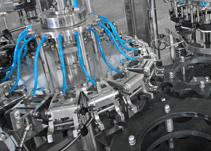 玻璃瓶碳酸飲料灌裝生產(chǎn)線(xiàn) 玻璃瓶碳酸飲料灌裝生產(chǎn)線(xiàn)